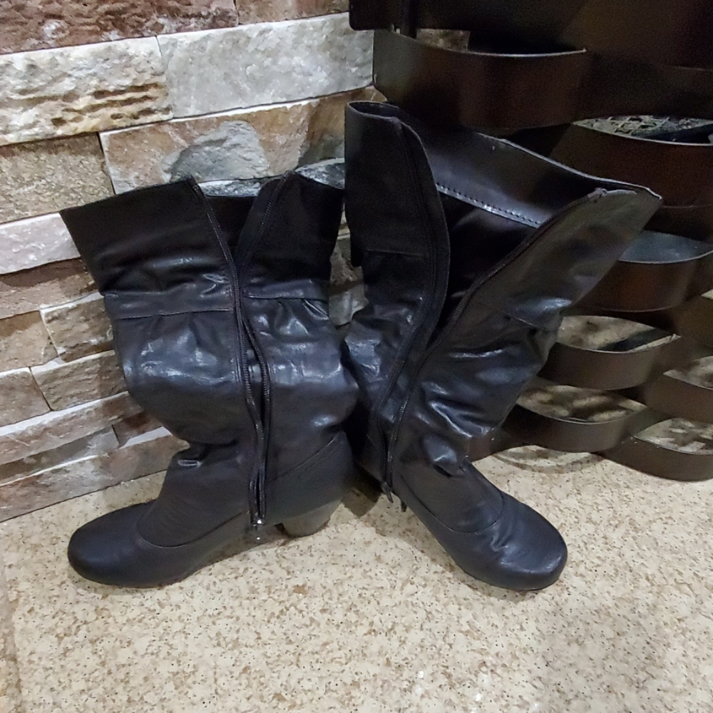 Boots - Picture 3 of 5